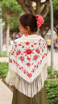 MANTÓN BORDABO CON FLECO CORTO