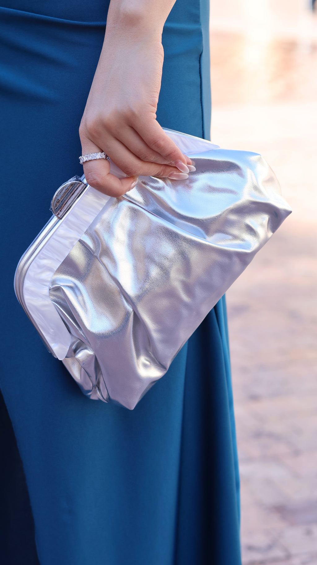 CARTERA CON BORDE EN NÁCAR