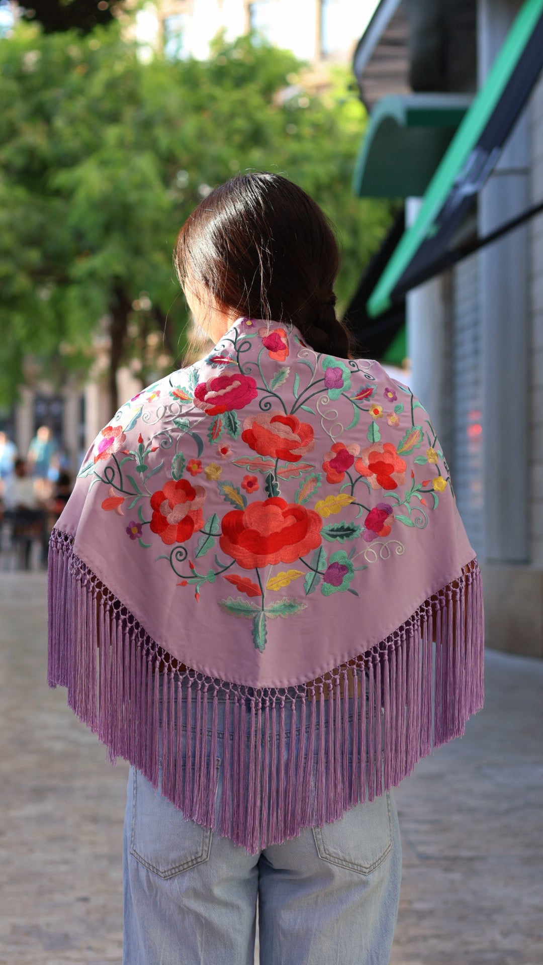 MANTÓN BORDADO FLECO CORTO