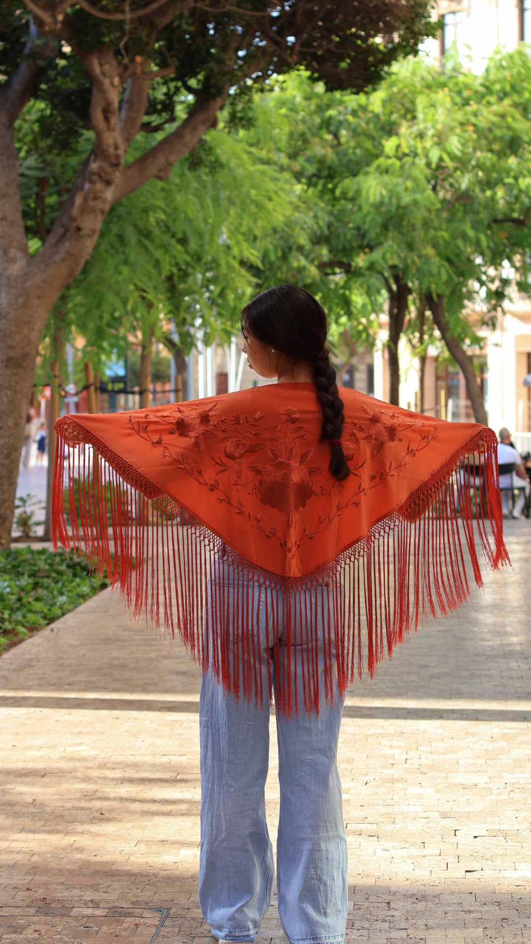 MANTÓN BORDADO FLECO LARGO