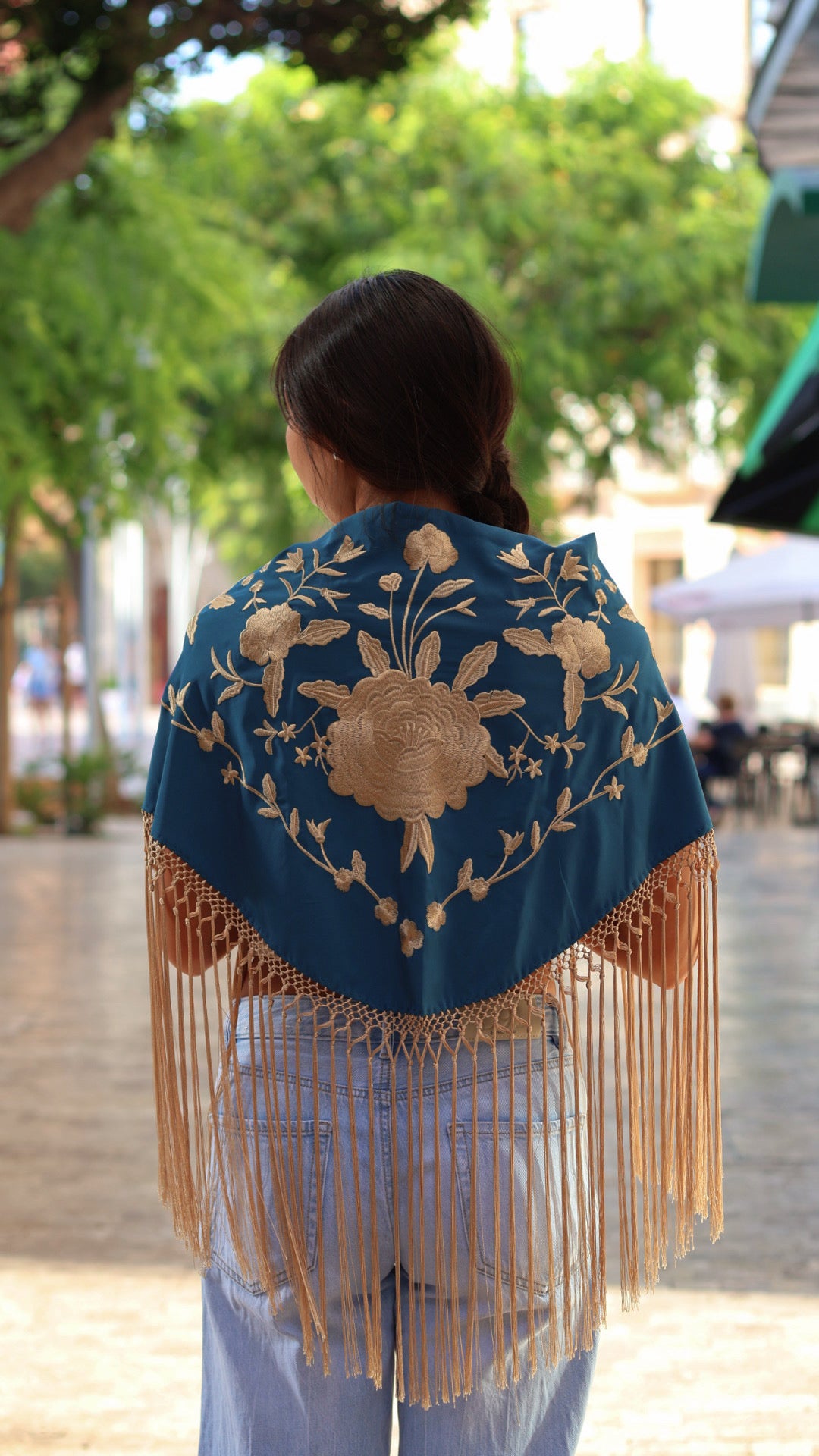 MANTÓN BORDADO FLECO LARGO