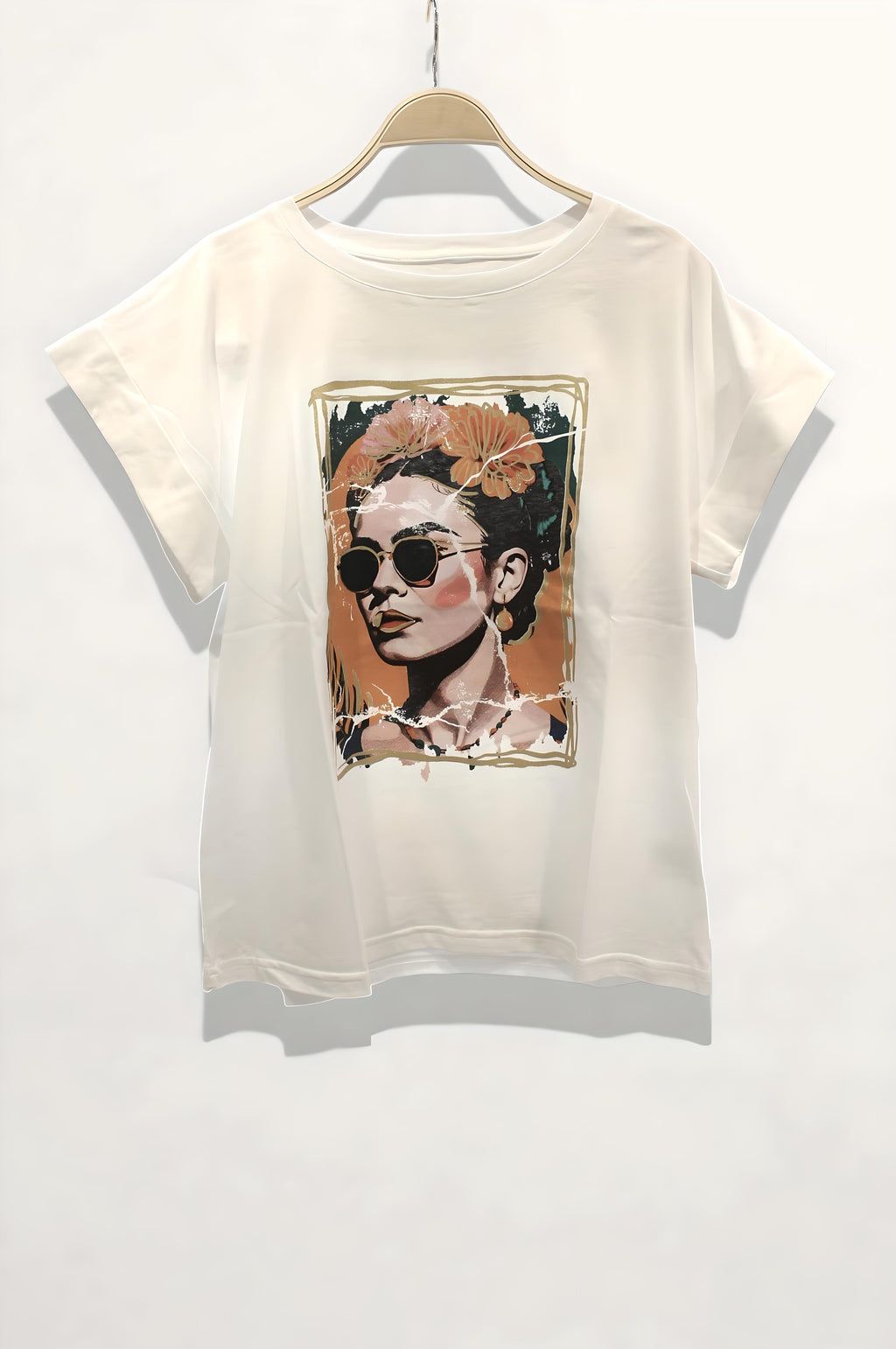 MUJER FLORES Y GAFAS