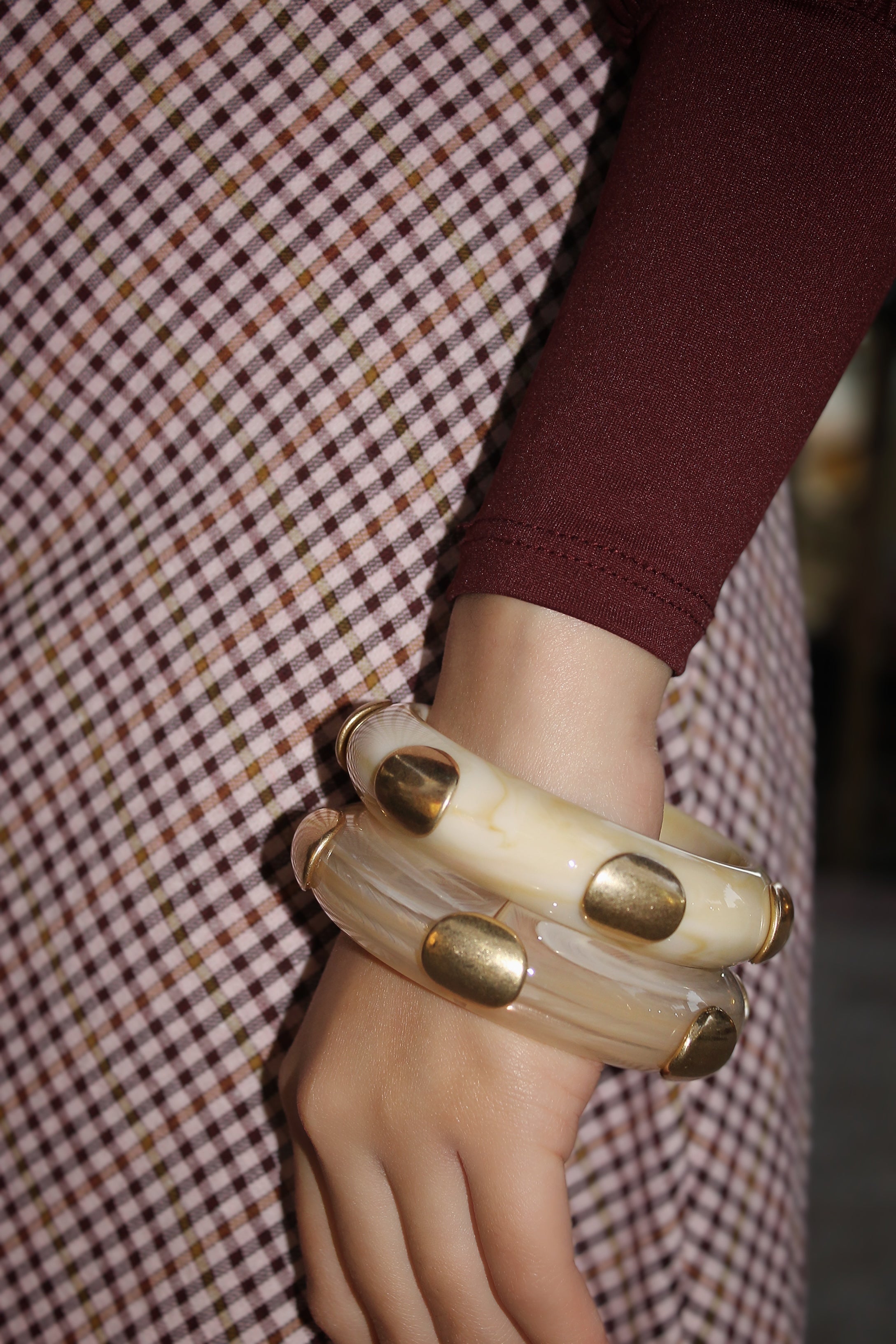 beige