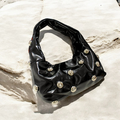 BOLSO DE MANO TACHAS